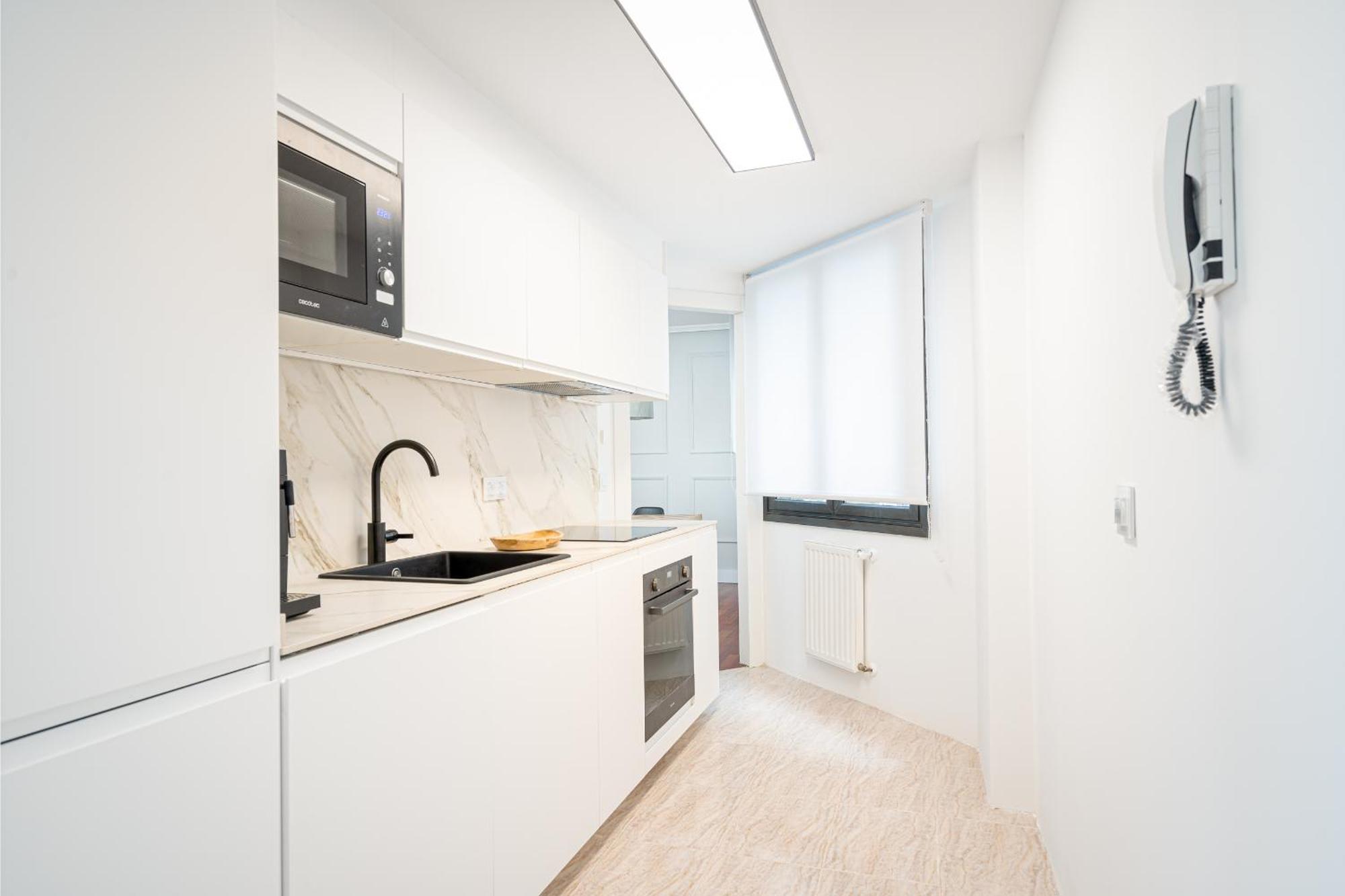 Apartamento Helloasturias Oviedo, Un Espacio Luminoso Y Moderno En El Corazon De La Ciudad