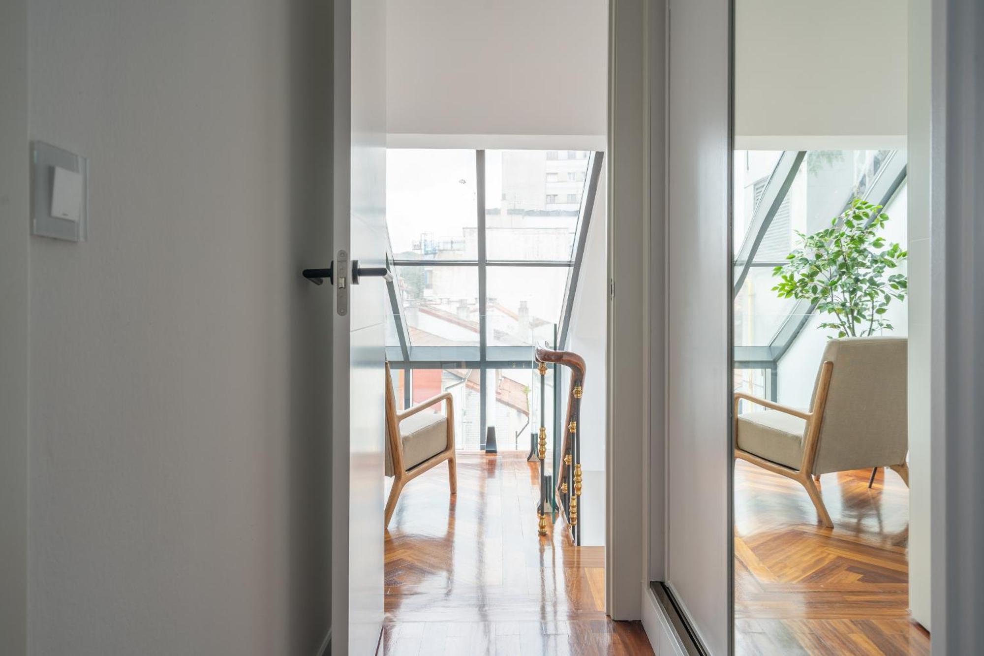 Helloasturias Oviedo, Un Espacio Luminoso Y Moderno En El Corazon De La Ciudad *